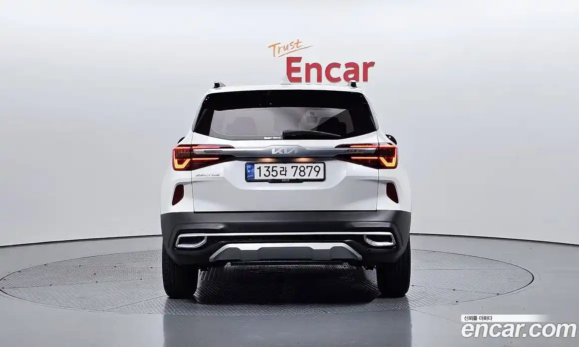 Kia Seltos 2023 1.6 Автомат в Москве № 120577, фото 2