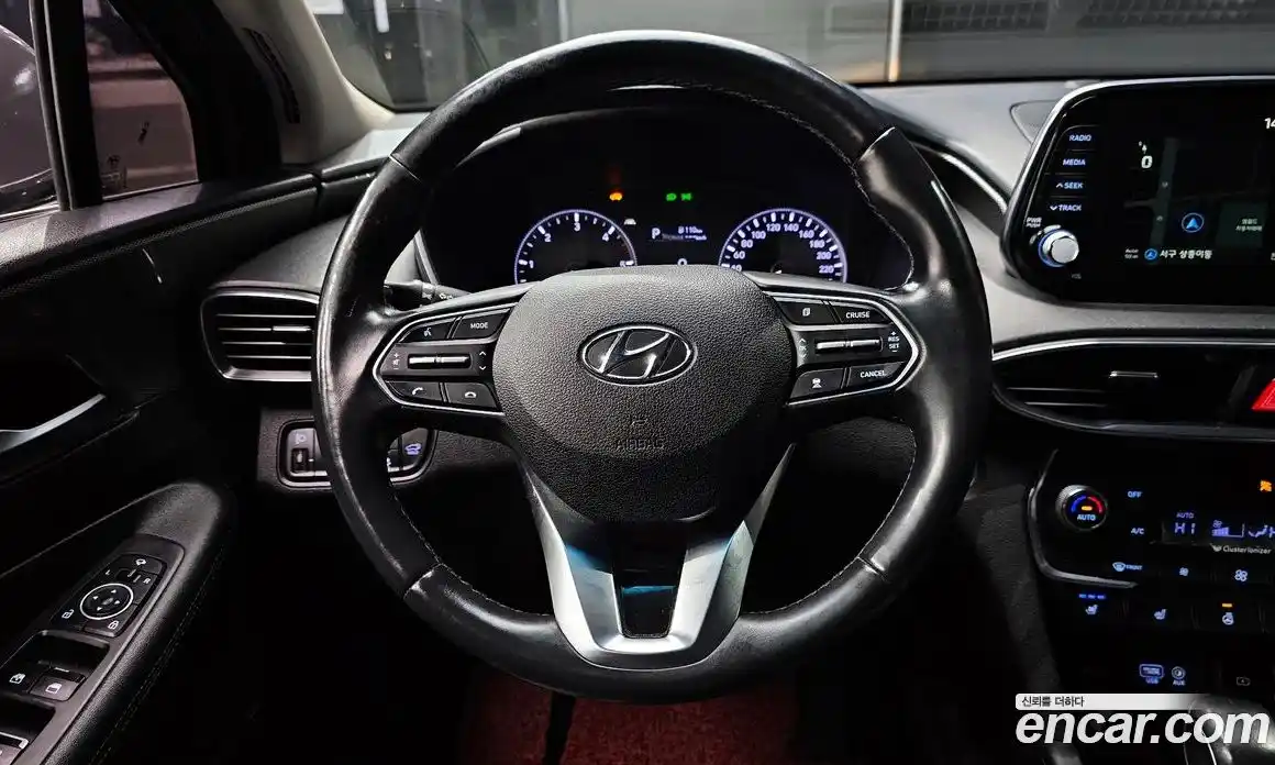 Hyundai Santa Fe 2019 2.2 Автомат в Москве № 126831, фото 16