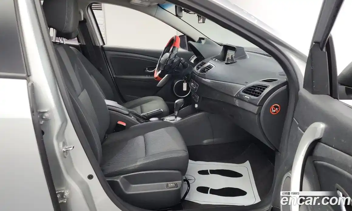 Renault SM3 2010 1.6 Автомат в Москве № 139494, фото 15