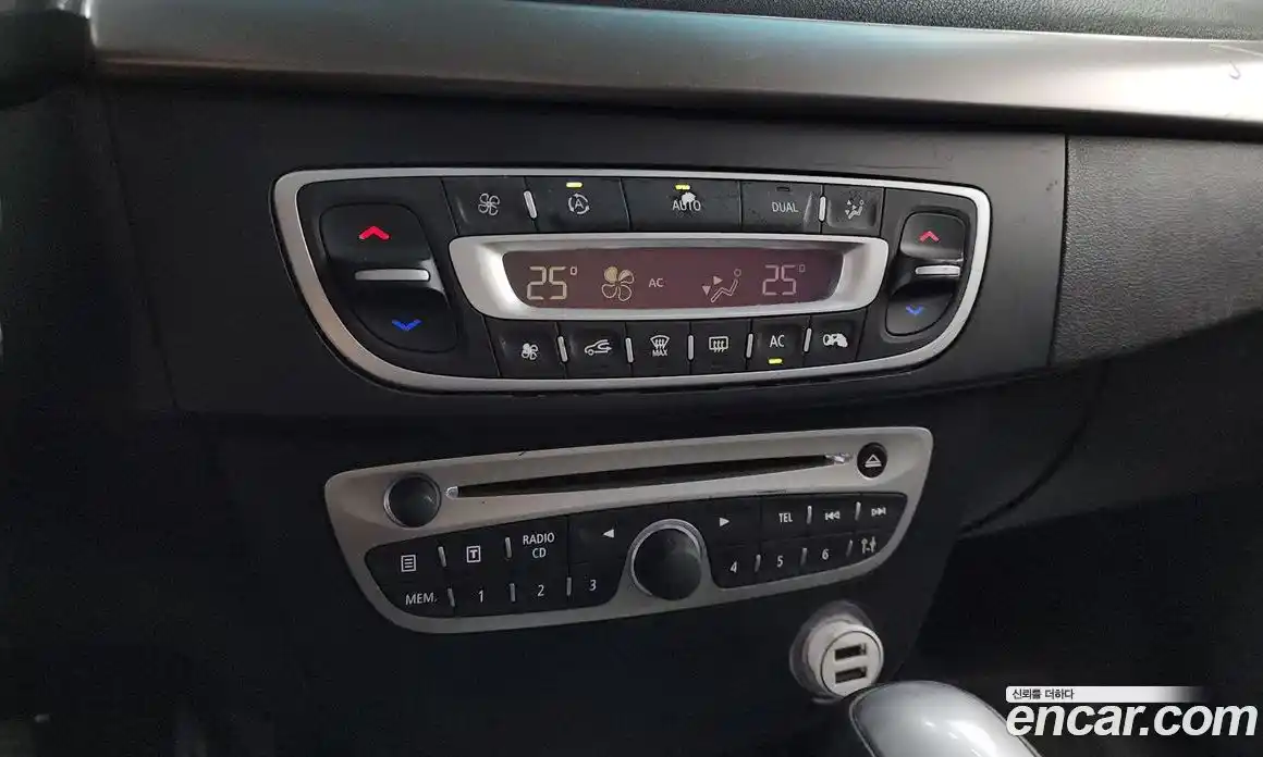 Renault SM3 2010 1.6 Автомат в Москве № 139494, фото 20