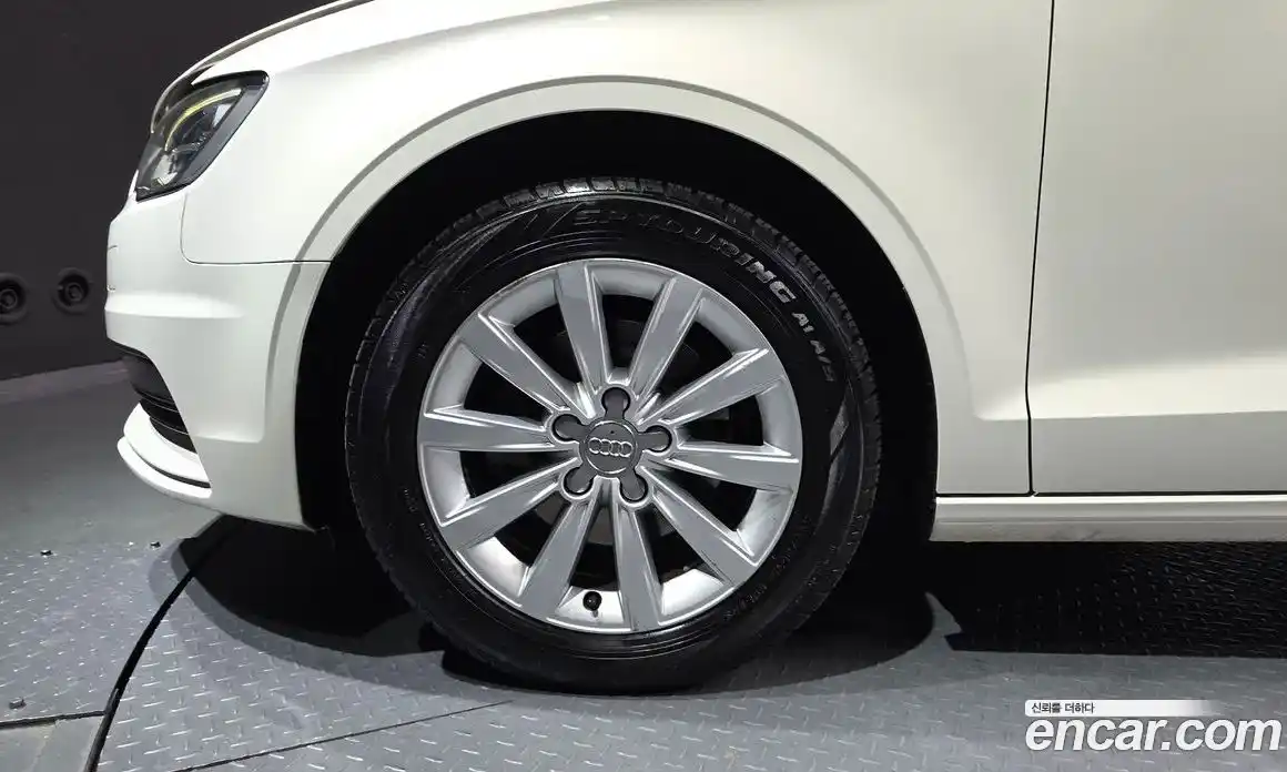 Audi A3 2015 1.6 Автомат в Москве № 142214, фото 7