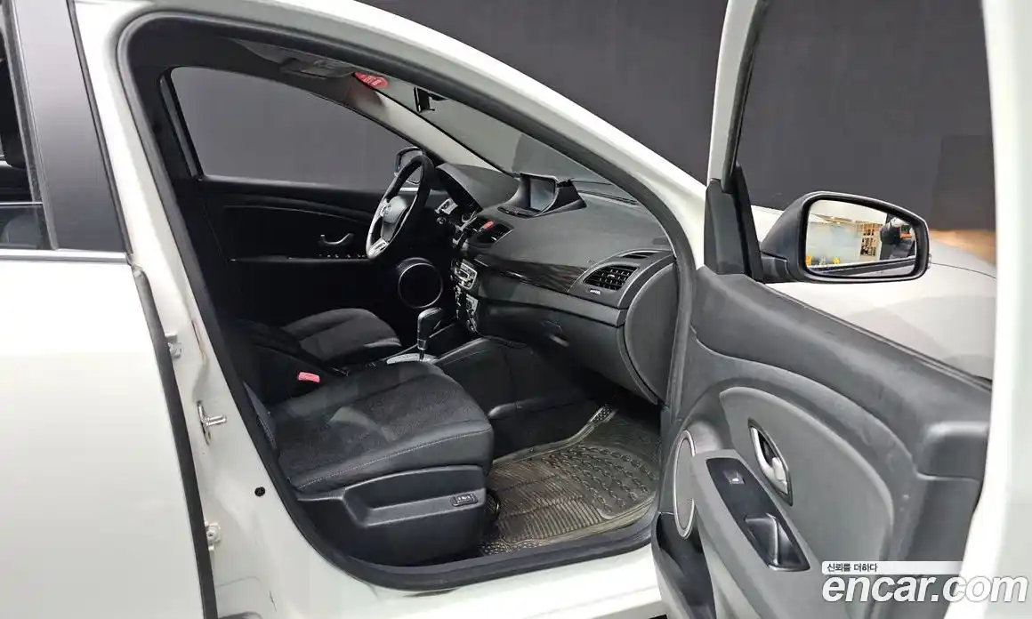 Renault SM3 2014 1.6 Автомат в Москве № 148361, фото 11