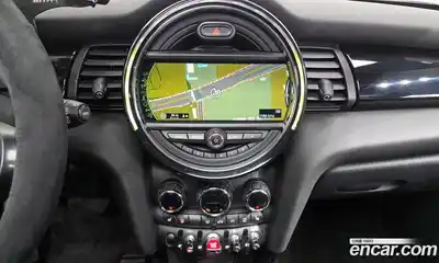 Mini Cooper 2018 1.5 Автомат в Москве № 156858, миниатюра 2