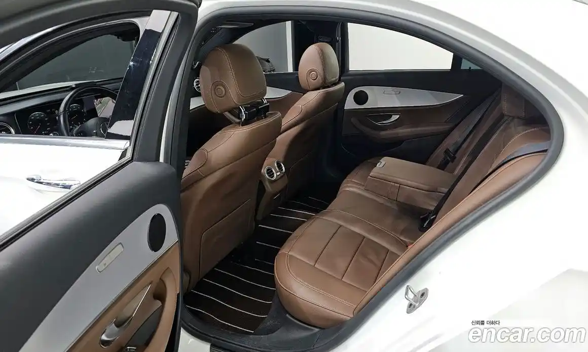 Mercedes-Benz E-Class 2021 2.0 Автомат в Москве № 161046, фото 18