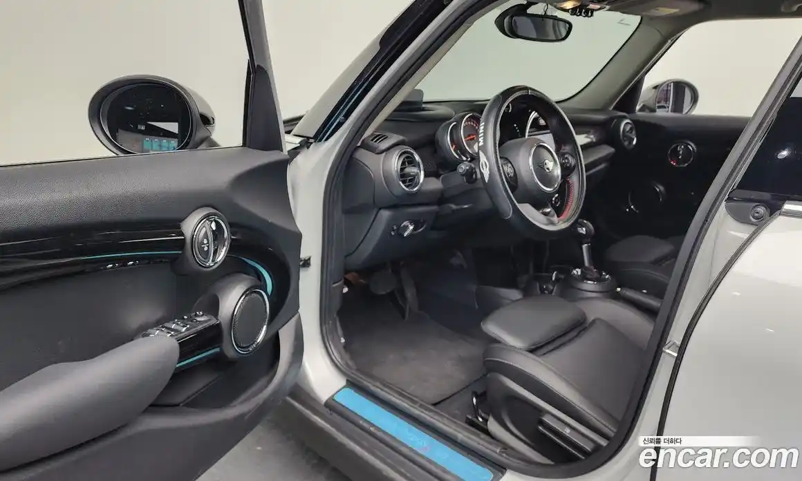 Mini Cooper 2019 2.0 Автомат в Москве № 167020, фото 12