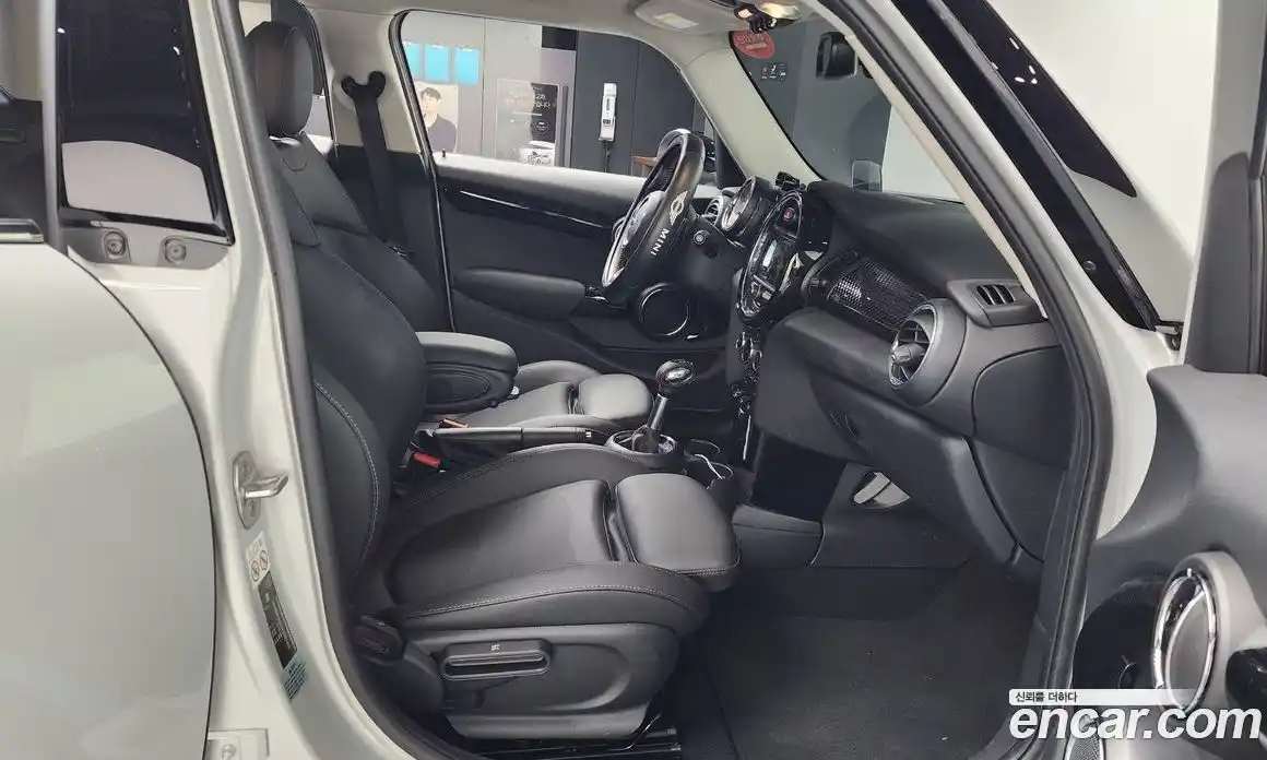 Mini Cooper 2019 2.0 Автомат в Москве № 167020, фото 9