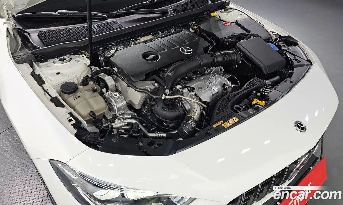 Mercedes-Benz CLA-Class 2022 2.0 Автомат в Москве № 178596, фото 2