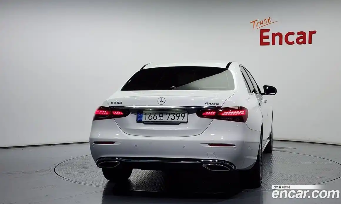 Mercedes-Benz E-Class 2021 2.0 Автомат в Москве № 178875, фото 2