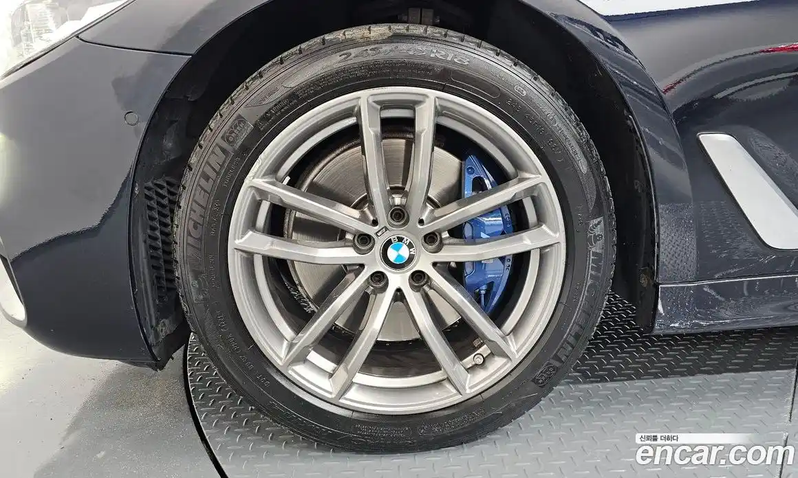 BMW 5-Series 2018 2.0 Автомат в Москве № 192737, фото 1