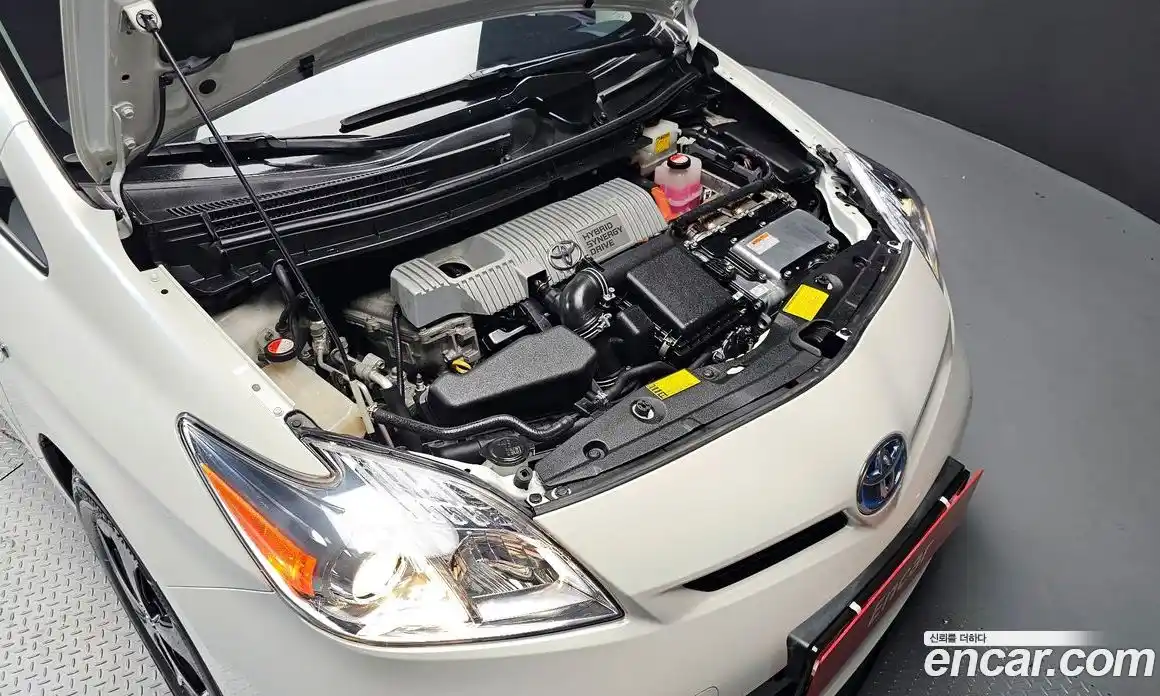 Toyota Prius 2014 1.8 Автомат в Москве № 199709, фото 4