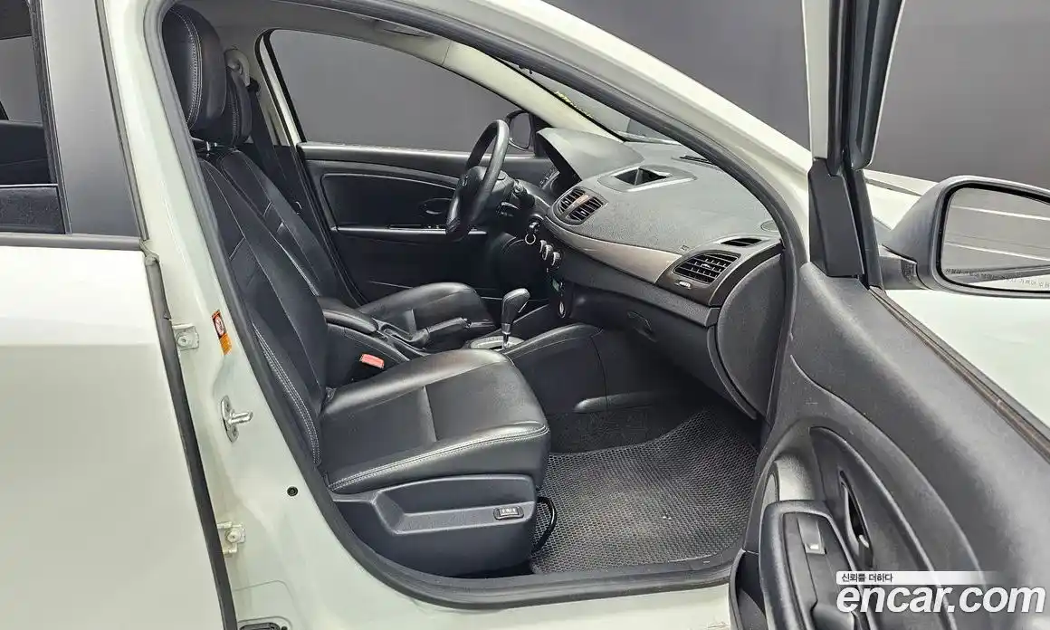 Renault SM3 2015 1.6 Автомат в Москве № 208930, фото 12