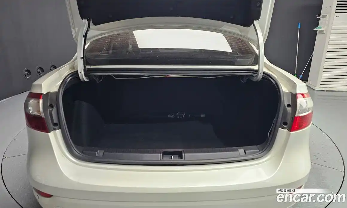 Renault SM3 2015 1.6 Автомат в Москве № 208930, фото 10