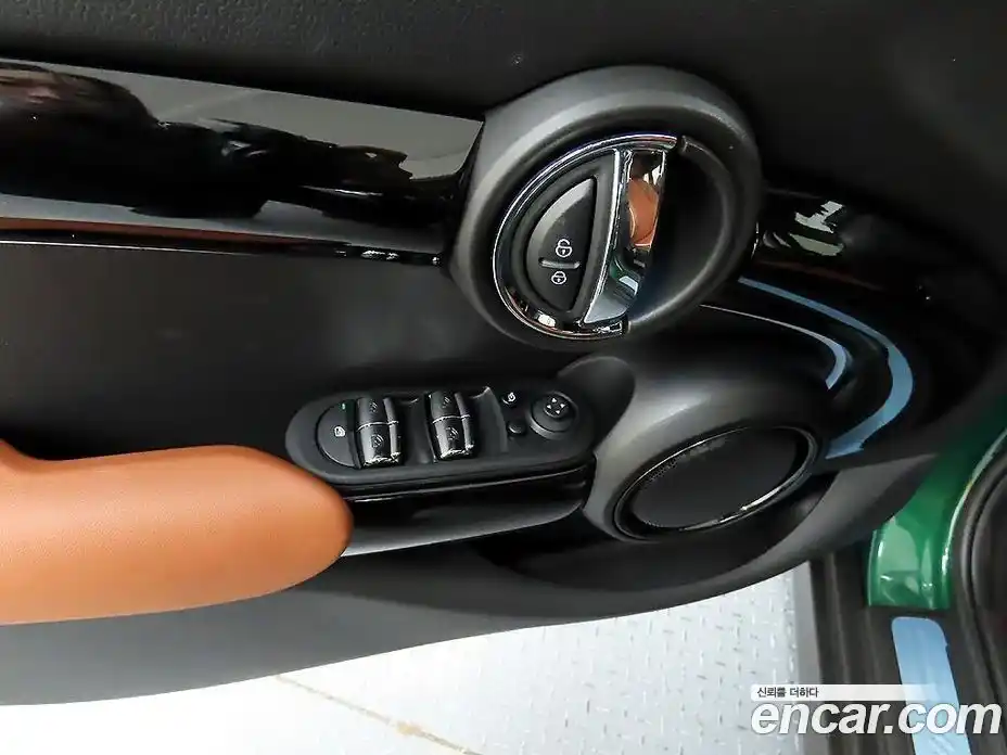 Mini Cooper 2024 2.0 Автомат в Москве № 214410, фото 1