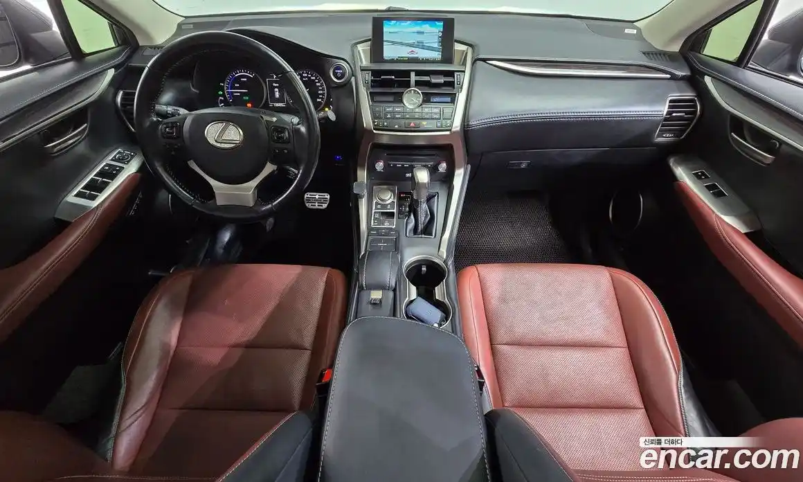 Lexus NX 2017 2.5 Автомат в Москве № 214690, фото 2