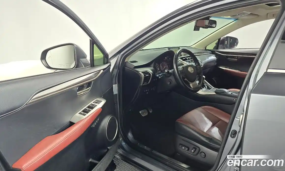 Lexus NX 2017 2.5 Автомат в Москве № 214690, фото 3