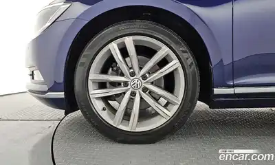 Volkswagen Passat 2018 2.0 Автомат в Москве № 215265, миниатюра 11