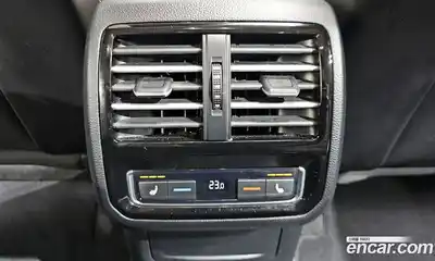 Volkswagen Passat 2018 2.0 Автомат в Москве № 215265, миниатюра 3