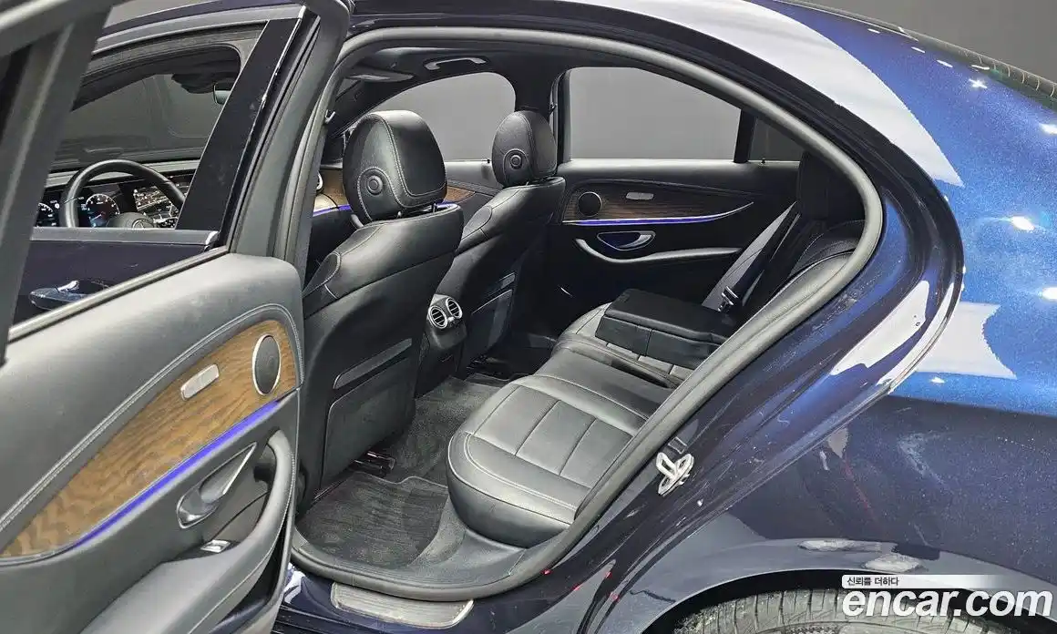 Mercedes-Benz E-Class 2022 2.0 Автомат в Москве № 216017, фото 11