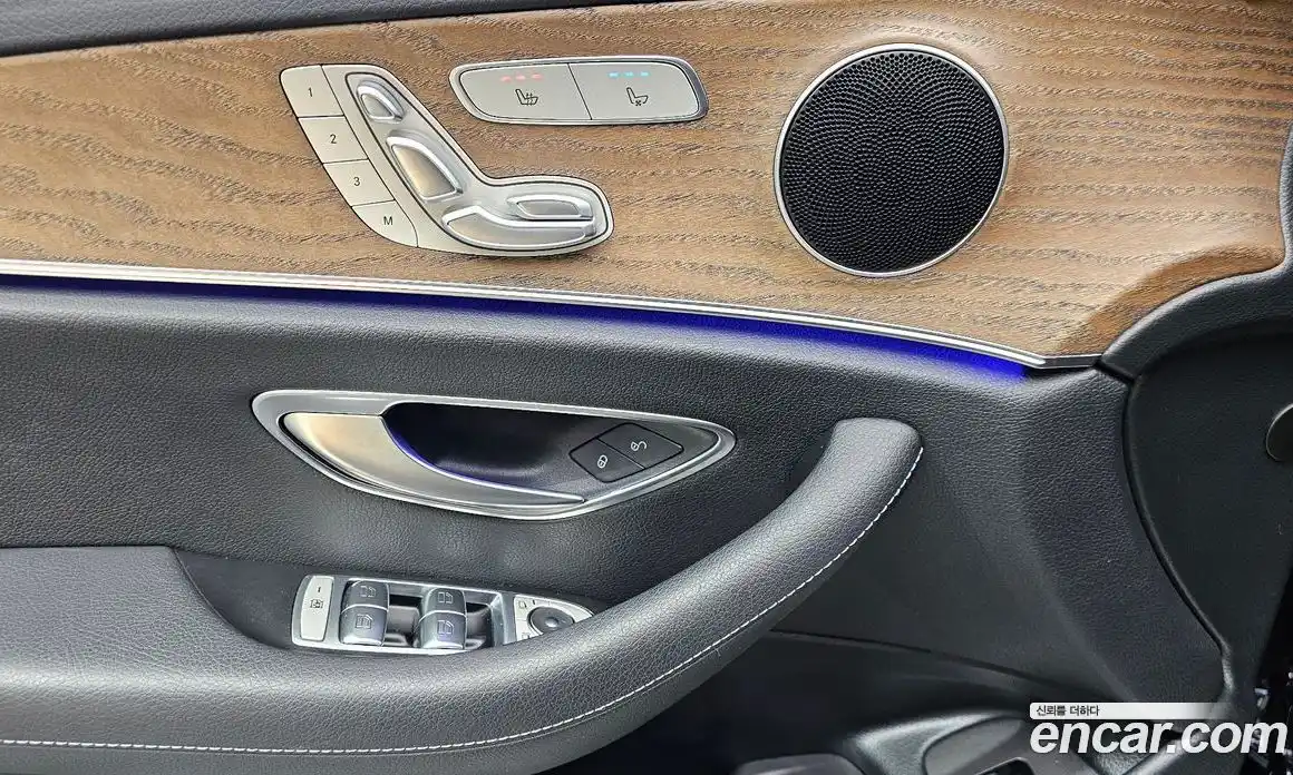 Mercedes-Benz E-Class 2022 2.0 Автомат в Москве № 216017, фото 2