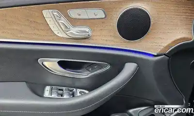 Mercedes-Benz E-Class 2022 2.0 Автомат в Москве № 216017, миниатюра 2