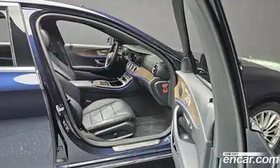 Mercedes-Benz E-Class 2022 2.0 Автомат в Москве № 216017, миниатюра 9