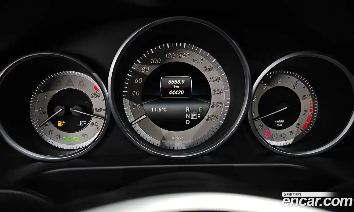 Mercedes-Benz E-Class 2016 3.5 Автомат в Москве № 225035, фото 12