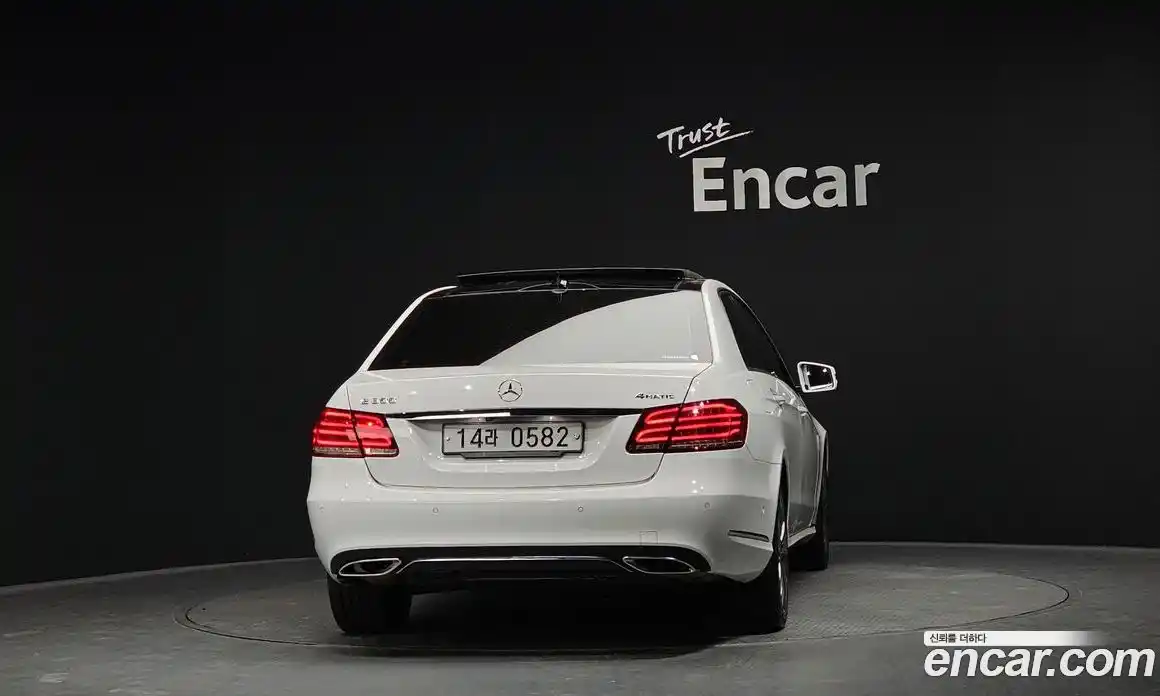 Mercedes-Benz E-Class 2016 3.5 Автомат в Москве № 225035, фото 2