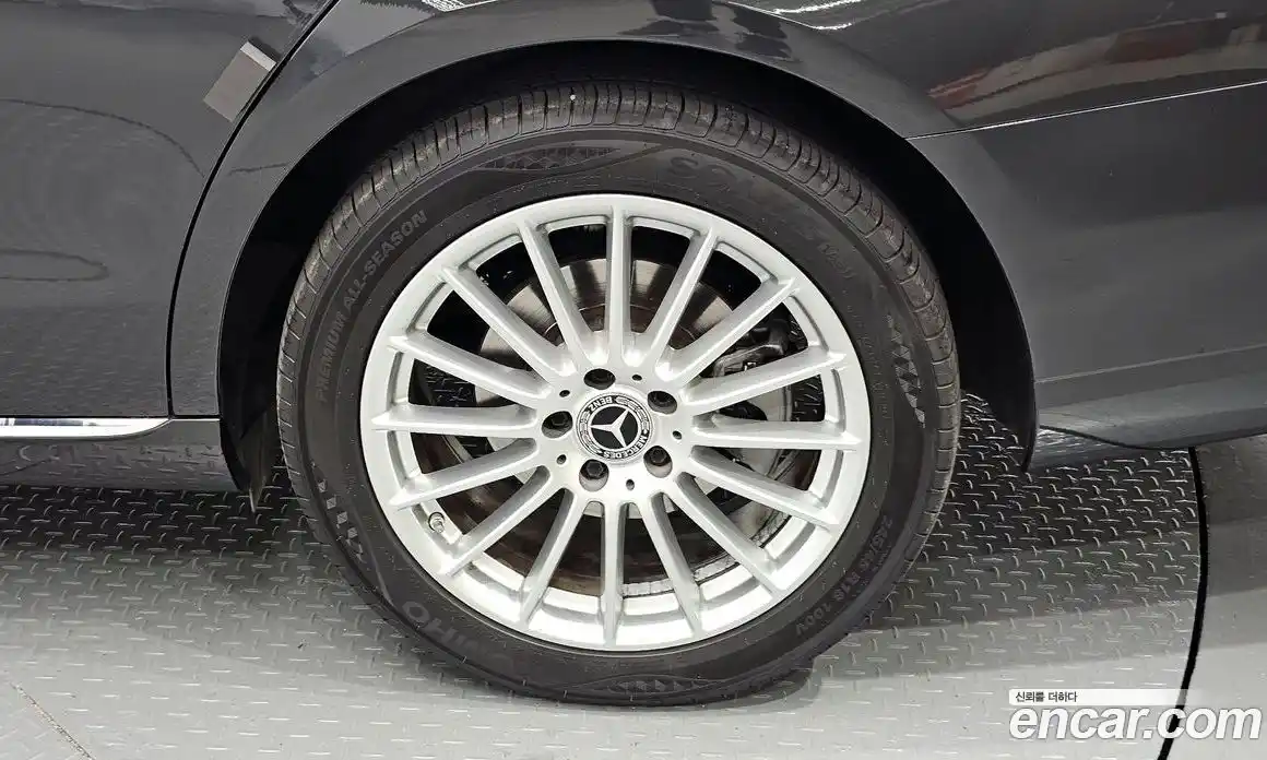 Mercedes-Benz E-Class 2021 2.0 Автомат в Москве № 229437, фото 1