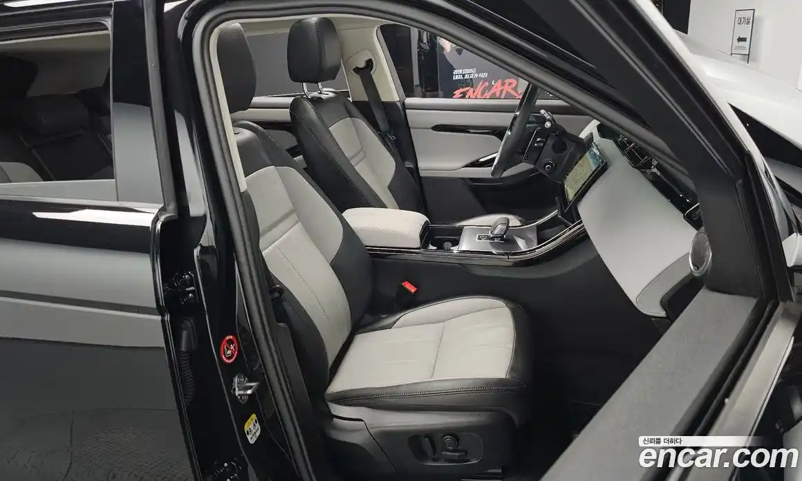 Land Rover Range-Rover Evoque 2025 2.0 Автомат в Москве № 231137, фото 11