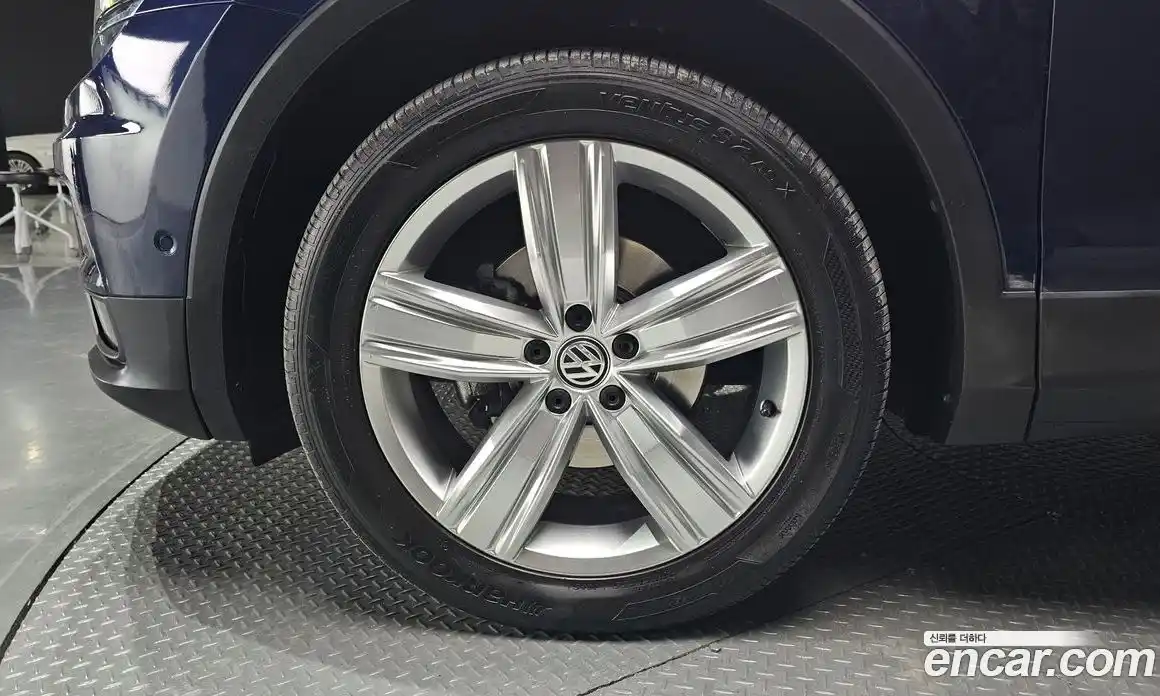 Volkswagen Tiguan 2020 2.0 Автомат в Москве № 232122, фото 13