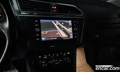 Volkswagen Tiguan 2020 2.0 Автомат в Москве № 232122, миниатюра 3