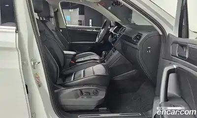 Volkswagen Tiguan 2018 2.0 Автомат в Москве № 232203, миниатюра 2