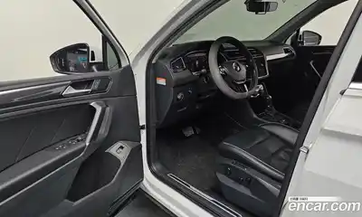 Volkswagen Tiguan 2018 2.0 Автомат в Москве № 232203, миниатюра 3