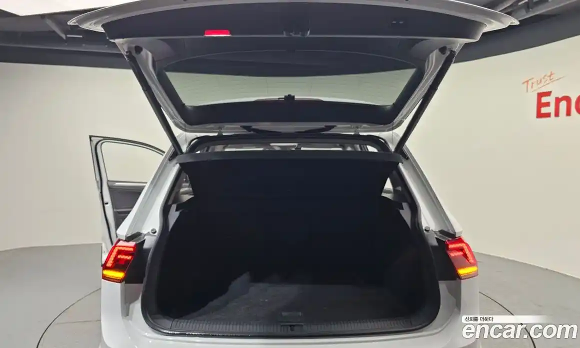 Volkswagen Tiguan 2018 2.0 Автомат в Москве № 232203, фото 4