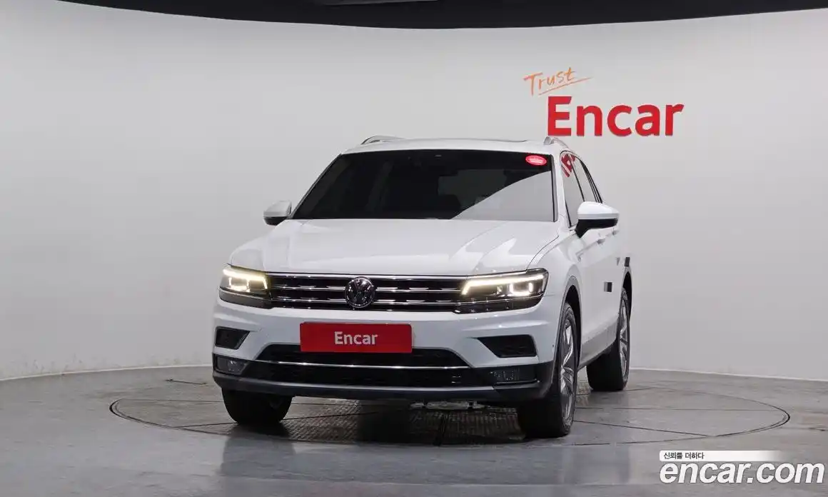 Volkswagen Tiguan 2018 2.0 Автомат в Москве № 232203, фото 6