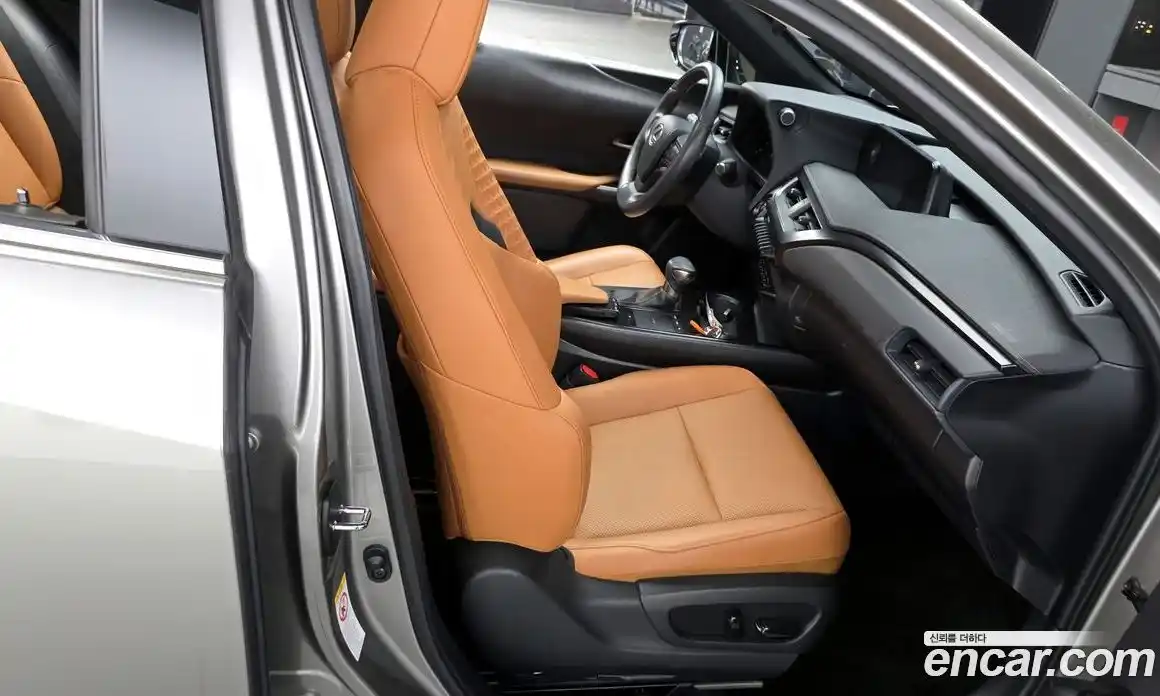 Lexus UX 2019 2.0 Автомат в Москве № 272322, фото 13