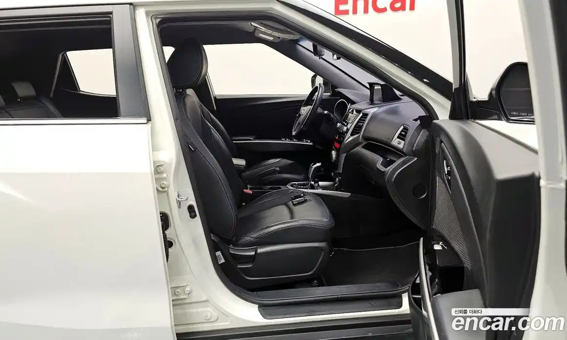 SsangYong TIBOLI 2015 1.6 Автомат в Москве № 28927, фото 1