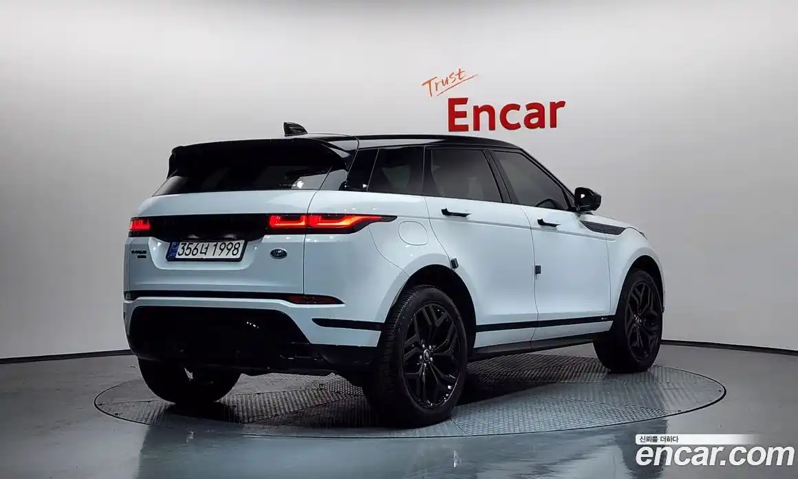 Land Rover Range-Rover Evoque 2020 2.0 Автомат в Москве № 298315, фото 1