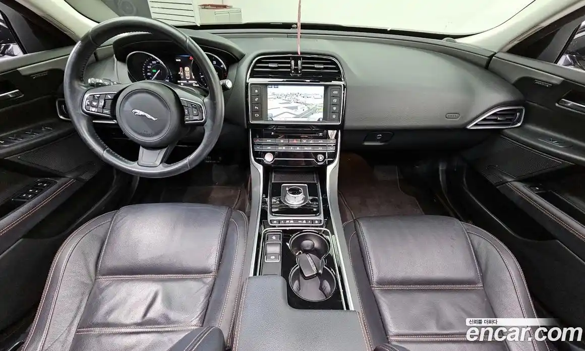 Jaguar XE 2016 2.0 Автомат в Москве № 309033, фото 19