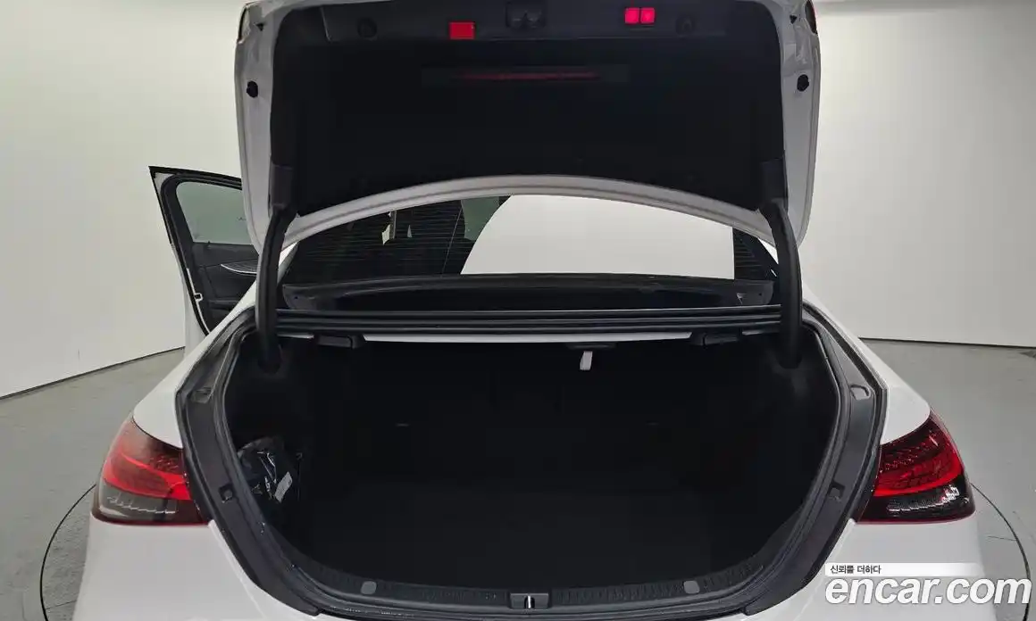 Mercedes-Benz E-Class 2021 2.0 Автомат в Москве № 324930, фото 2