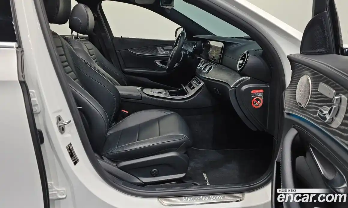 Mercedes-Benz E-Class 2021 2.0 Автомат в Москве № 324930, фото 3