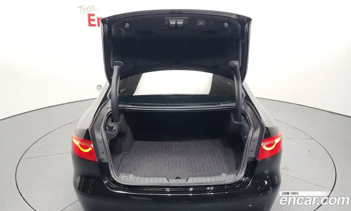 Jaguar XF 2018 2.0 Автомат в Москве № 335791, фото 11