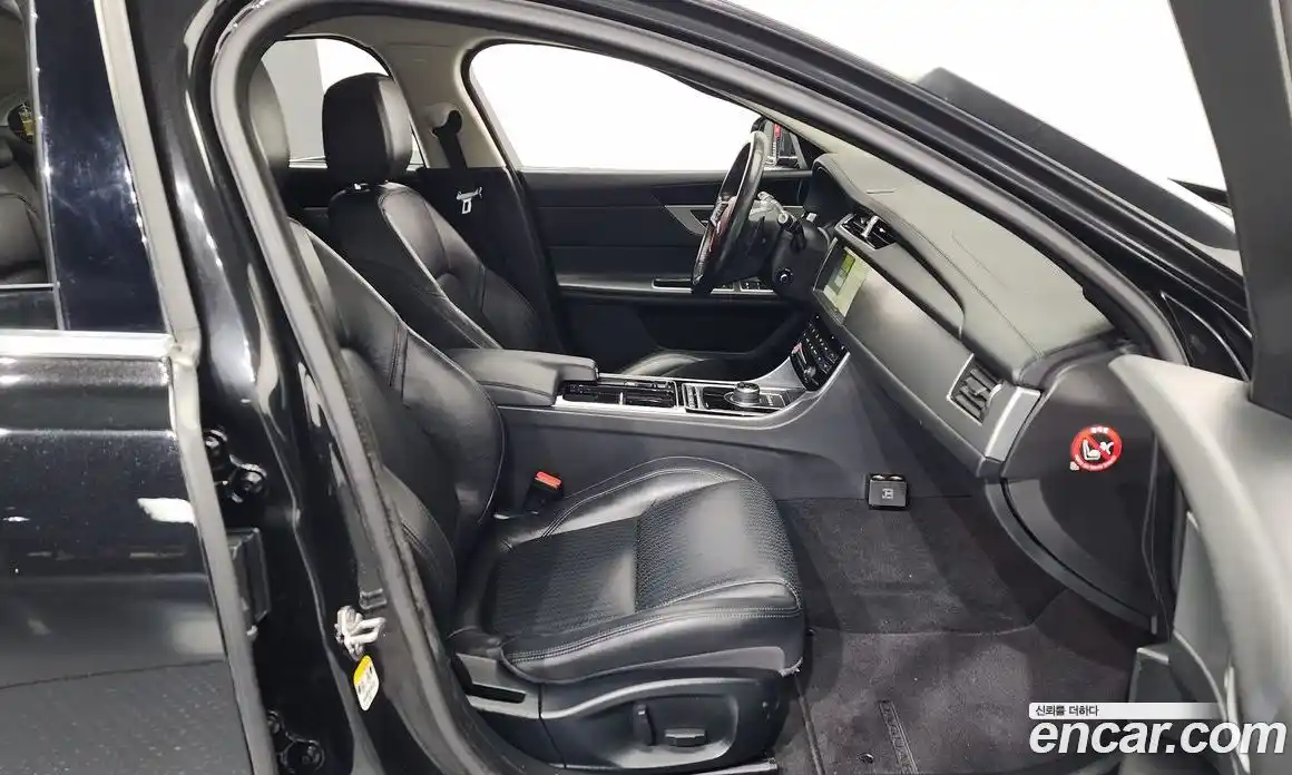 Jaguar XF 2018 2.0 Автомат в Москве № 335791, фото 19