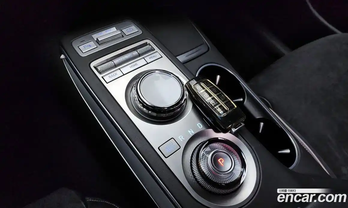 Genesis GV70 2023 2.5 Автомат в Москве № 83686, фото 1