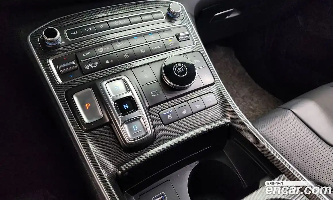 Hyundai Santa Fe 2023 1.6 Автомат в Москве № 116264, фото 16