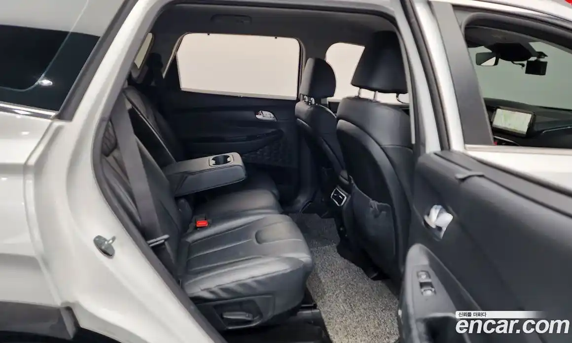 Hyundai Santa Fe 2023 1.6 Автомат в Москве № 116264, фото 7