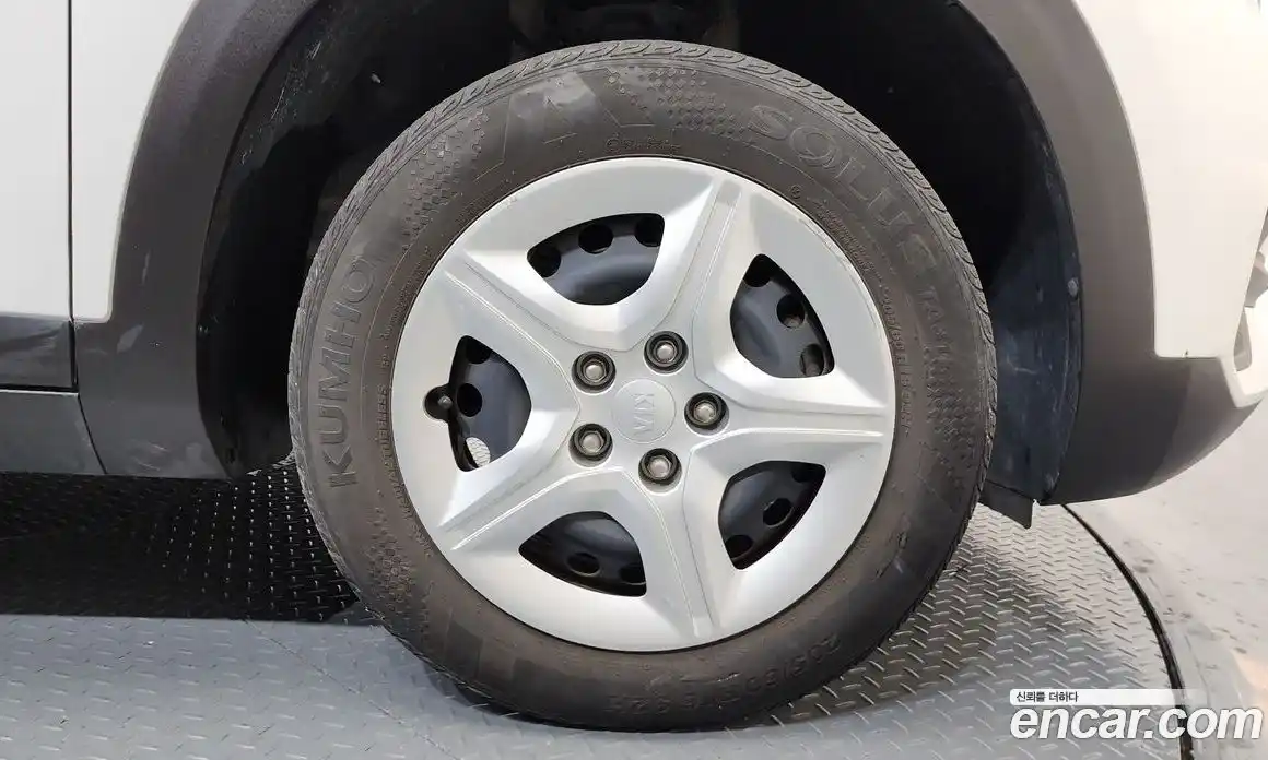 Kia Seltos 2020 1.6 Автомат в Москве № 134041, фото 8