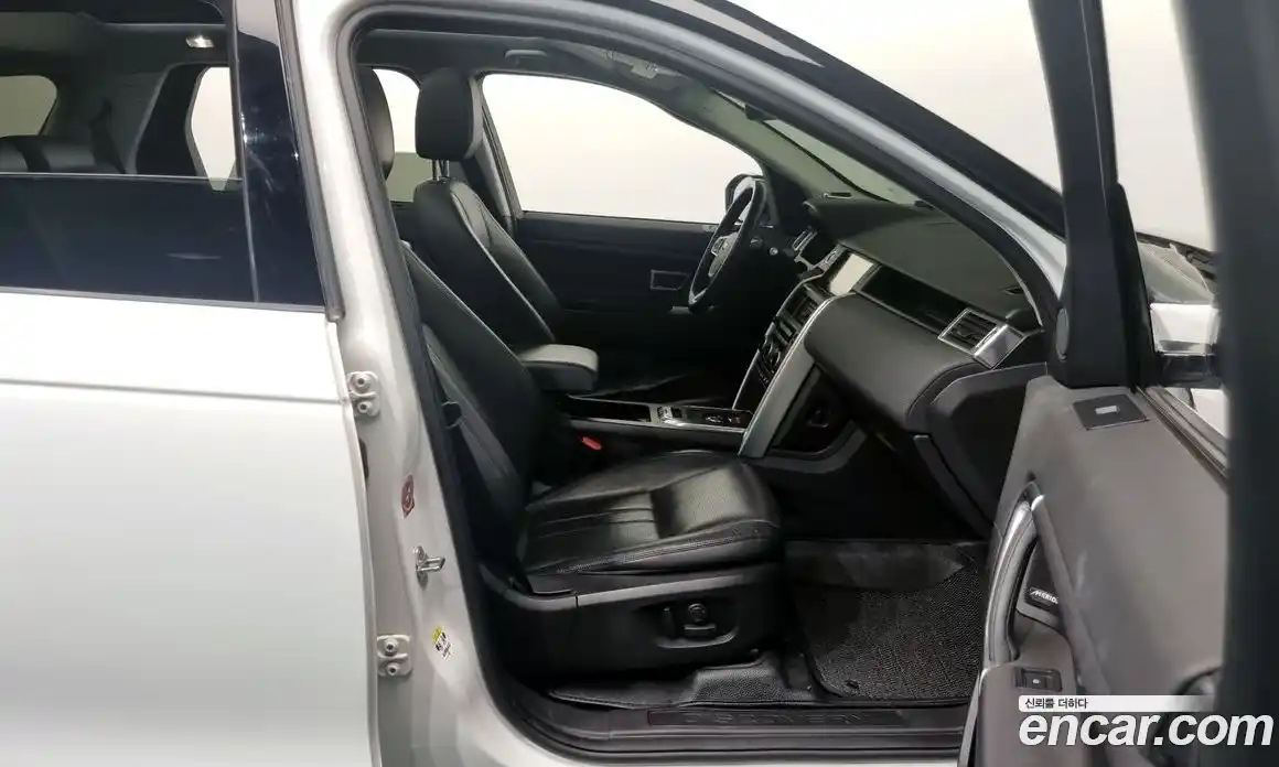 Land Rover Discovery Sport 2017 2.0 Автомат в Москве № 154162, фото 16