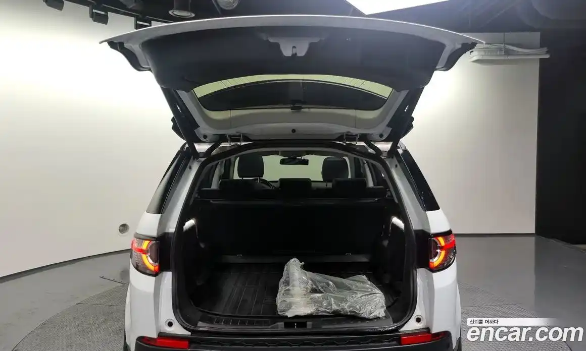 Land Rover Discovery Sport 2017 2.0 Автомат в Москве № 154162, фото 6