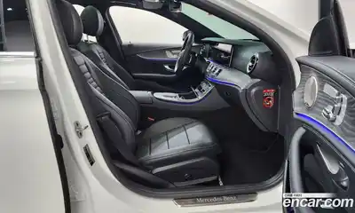 Mercedes-Benz E-Class 2022 2.0 Автомат в Москве № 160150, миниатюра 2